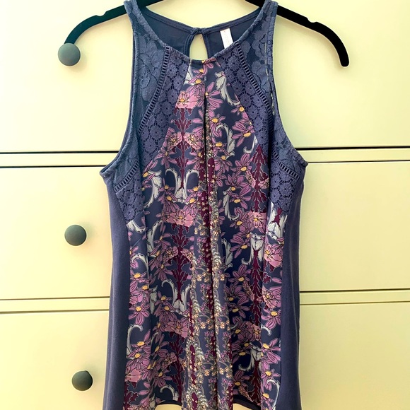 Small Xhilaration trapeze tank - Picture 1 of 5